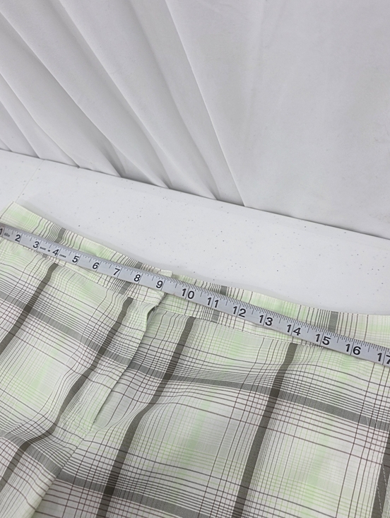 IZOD PerformX Women's Plaid Bermuda Golf Shorts Green White Plaid Size 12. - Picture 8 of 8